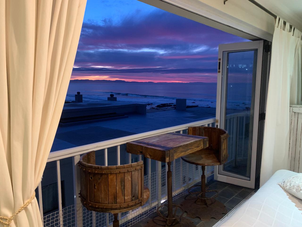 Jeffreys Bay Beachfront Accommodation - top floor apartment